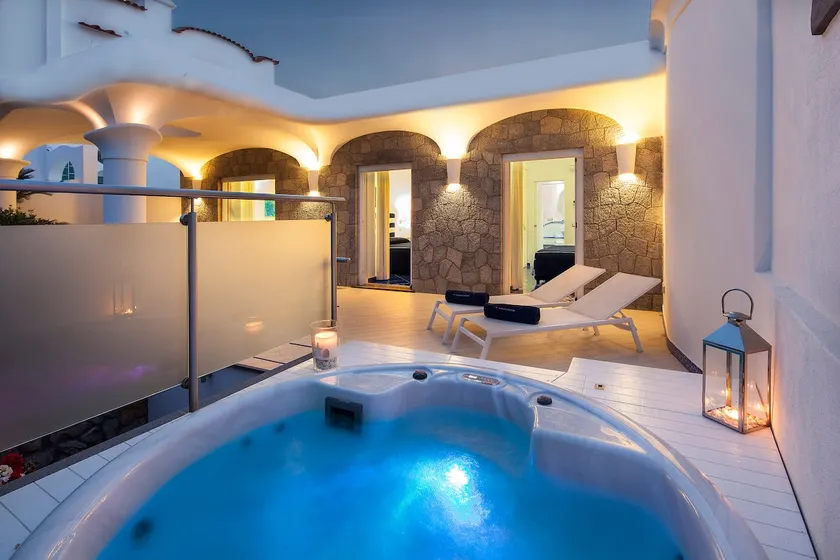 Luxury in the garden and Jacuzzi - Image 1