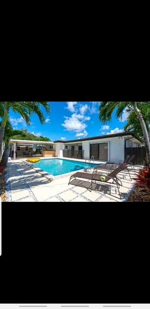Tropical House Miami - Image 1