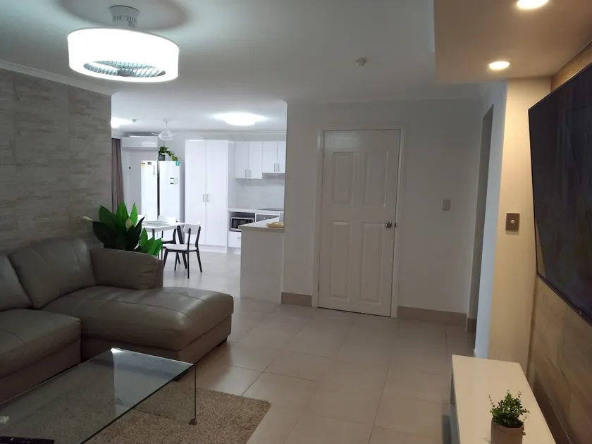 Central,Amazing views 3 BED with 2 free car spaces - Image 1