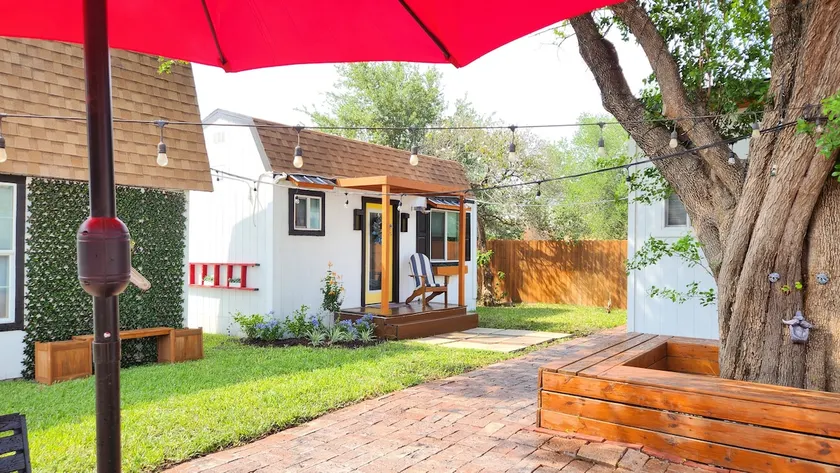 Tiny house 200 sq feet living space - Image 1
