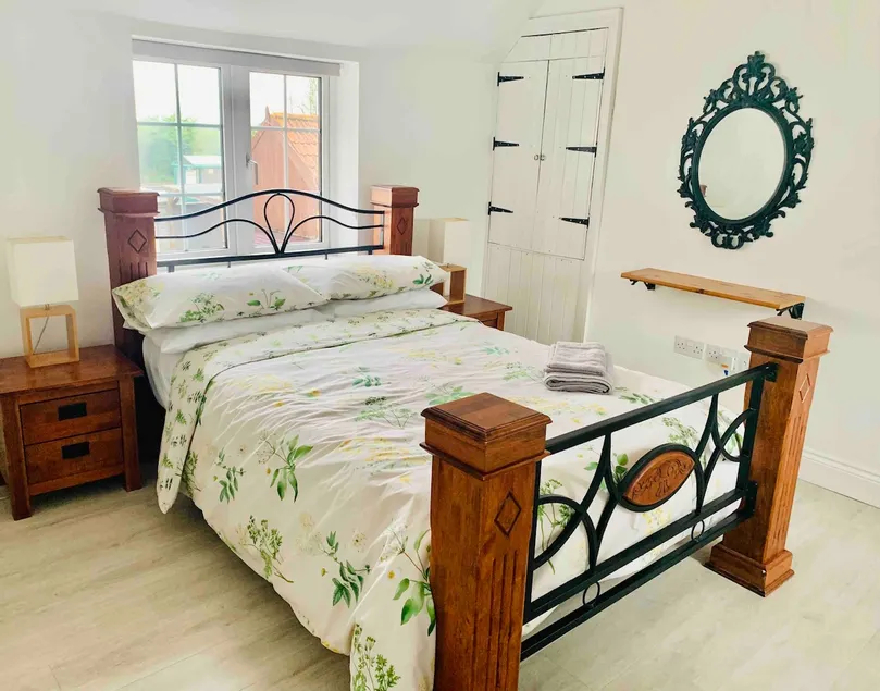Beautiful flat in Hewish, North Somerset - Image 1