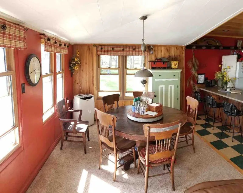 Boxcar-Cozy 2 Bdrm Cabin on Water - Image 1