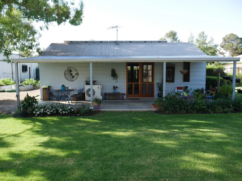 Private self contained cottage - Image 1