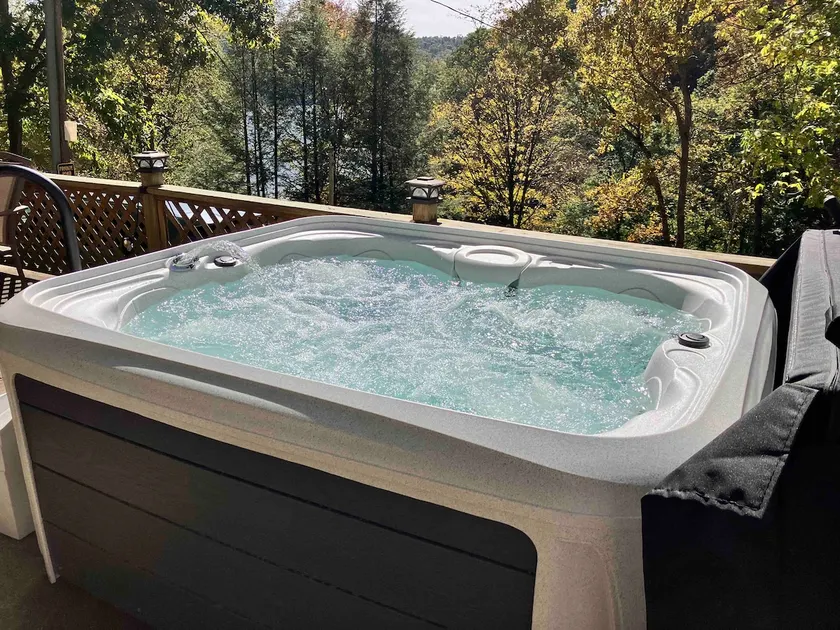 Cozy Mountain Cabin near Ohiopyle, Hot-Tub - Image 1