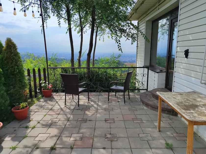 House with city view - Image 1