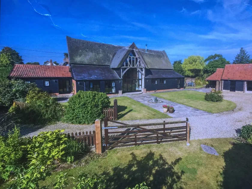 Spacious en-suite annex in large garden - Image 1