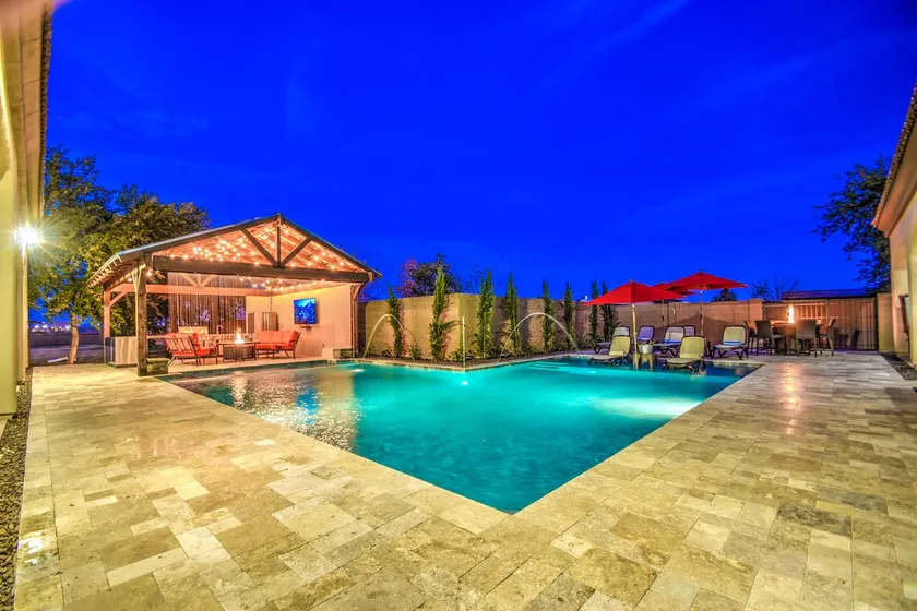 Low Rates! Grand Resort, 1 Acre of Privacy. - Image 1