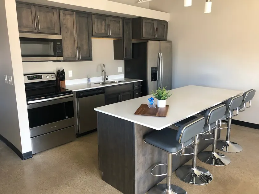 Stylish CF Apartment, Sleeps 7 - Image 1