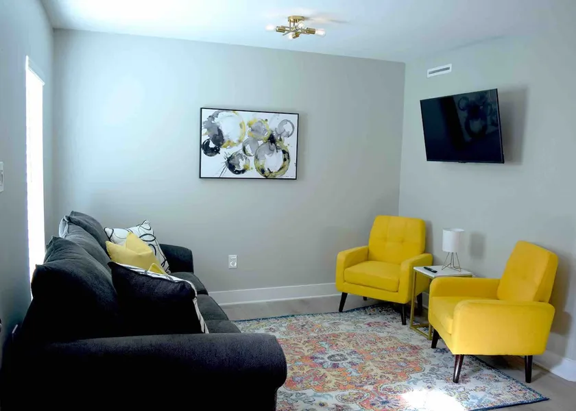 Cozy 1 bedroom downtown Houston/long term stay too - Image 1