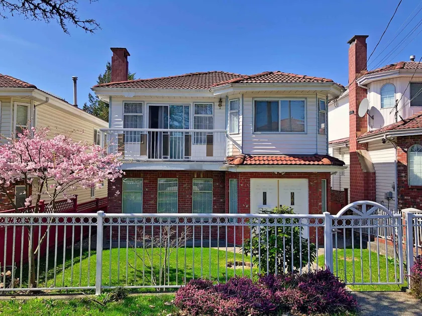 Clean Family Home Central Near Downtown & Airport - Image 1
