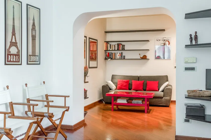 DELIGHTFUL TWO-ROOM APARTMENT IN DOWNTOWN - Image 1