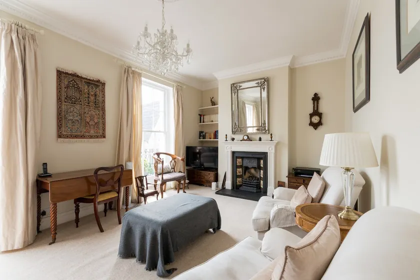 Georgian townhouse in famous Suffolks area - Image 1