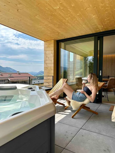Langursuite with hot tub and sauna - Image 1