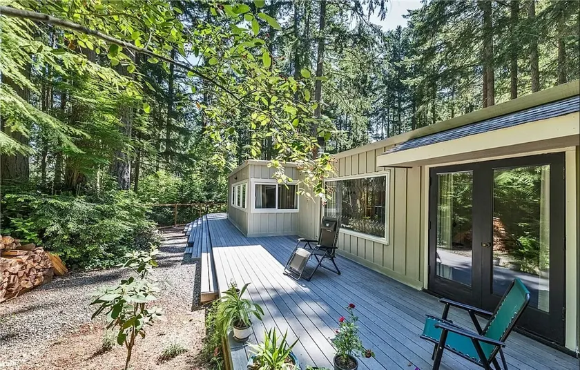 Captain's Hideaway - Escape to Anderson Island - Image 1