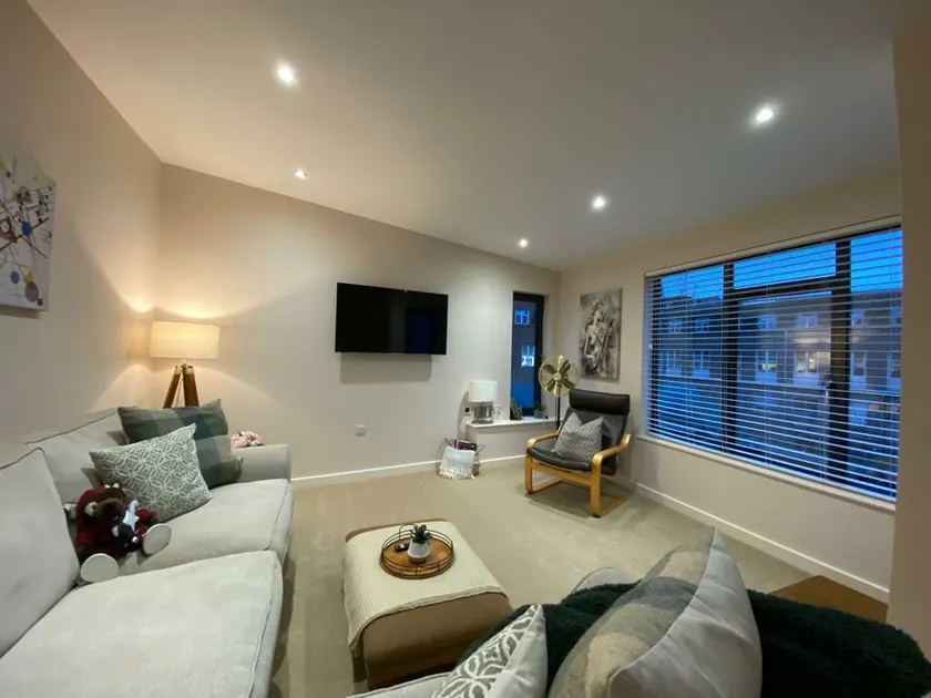 Shrewsbury central townhouse with roof terrace - Image 1