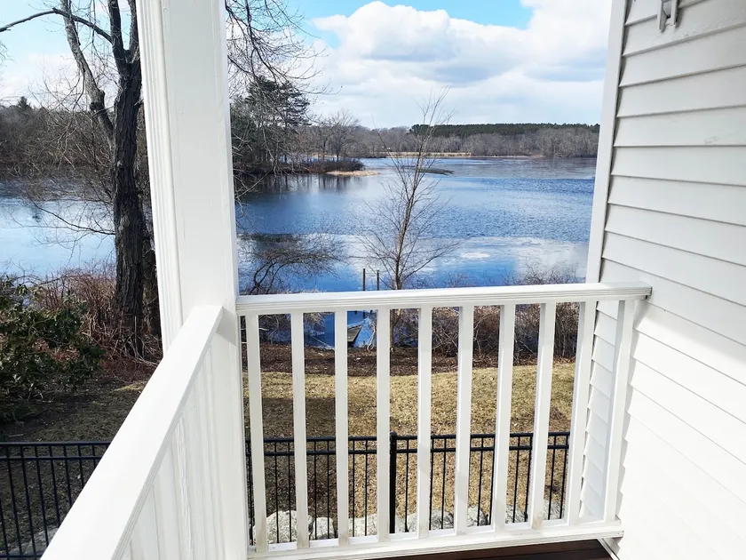 Dreamy Waterfront Oasis | 5★ Location, ♛Queen Beds - Image 1