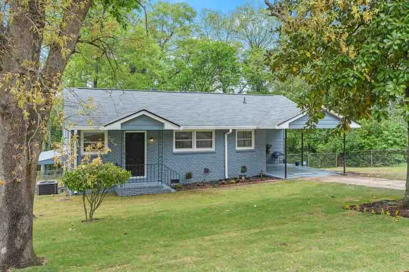 Elegant Home Near Golf Course - Image 1