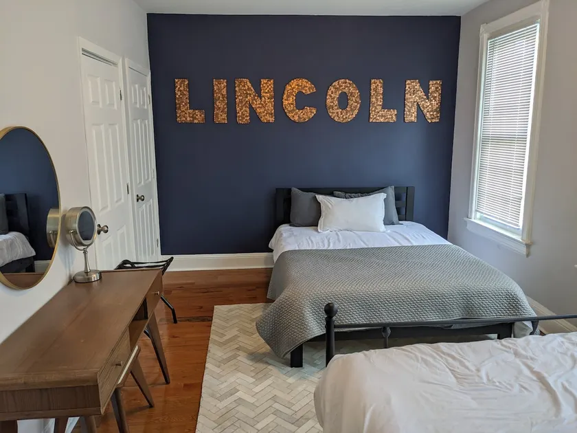 President's Residence: Huge 4BR, sleeps 16 - Image 1