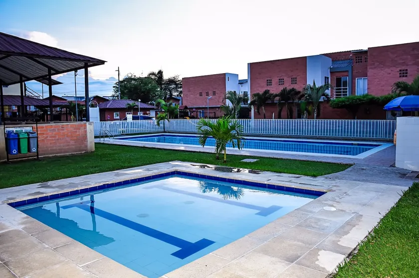 Modern House with A.C, Pool and 24/7 Security - Image 1