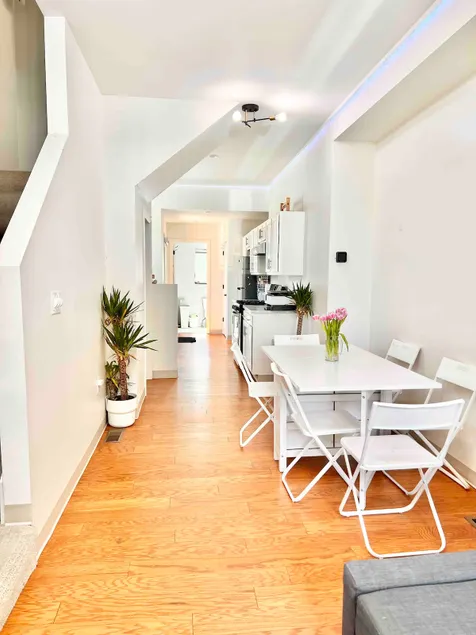 Cozy Urban Retreat: Perfect for PGH Event Trips - Image 1