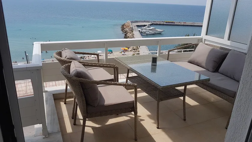 Luxury apartment on the first line ! - Image 1