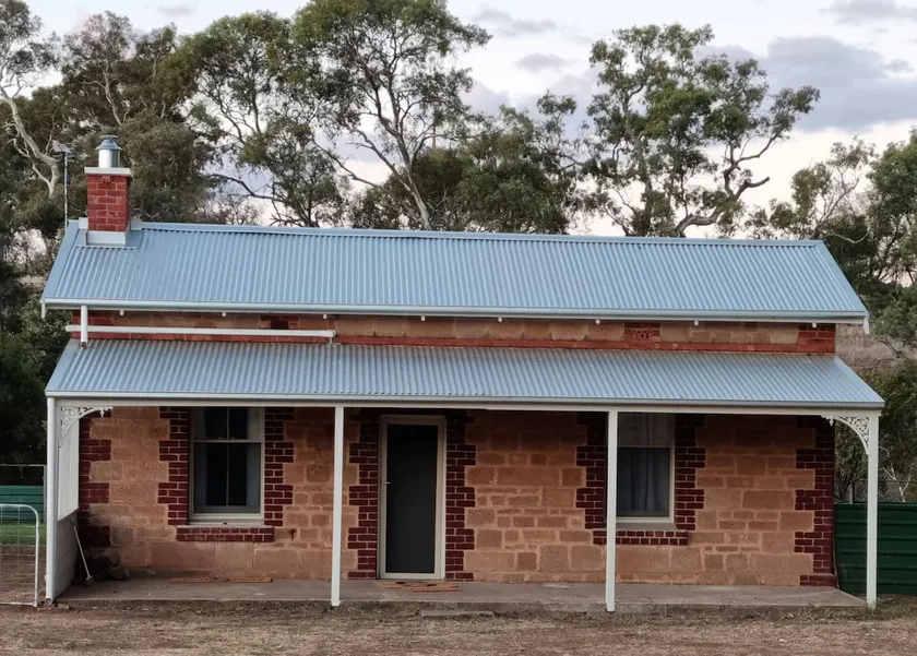Shear Serenity Cottage on Survey Road - Image 1