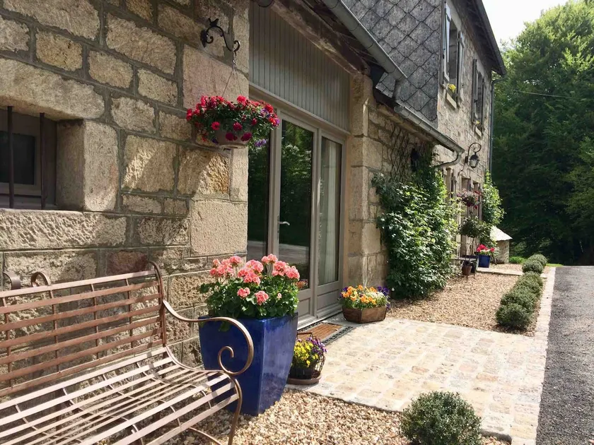 Authentique grange de campagne française - dans le Limousin, en France, «Lake District». - Image 1