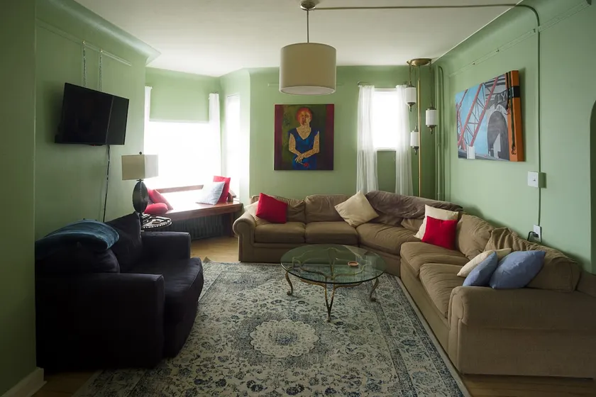 Bright & beautiful lakeview 2BR, near downtown - 1 - Image 1