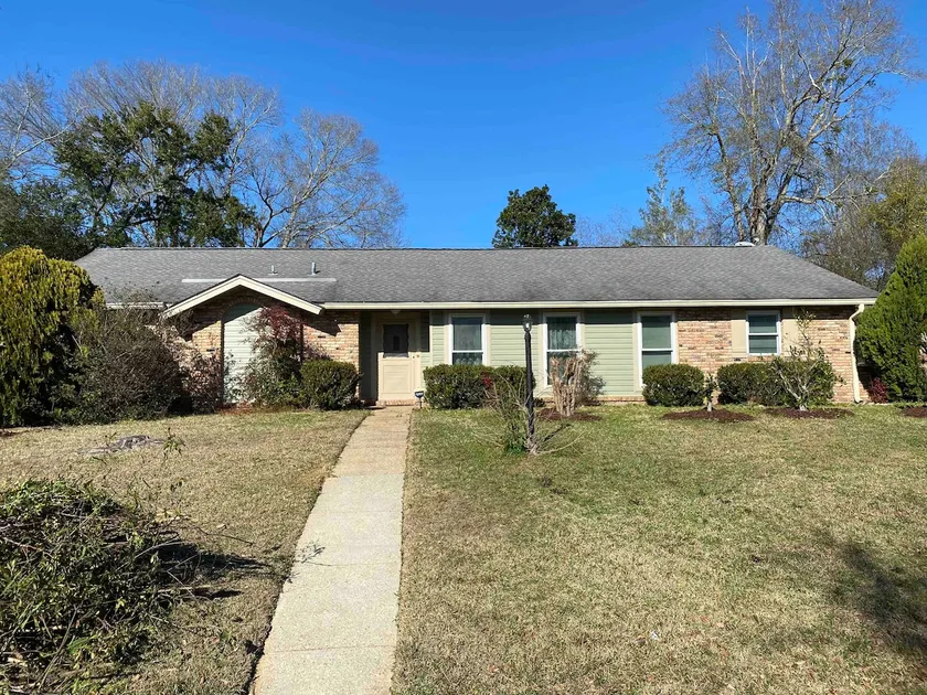 Myrtle’s place, a Charming home with a pool! - Image 1