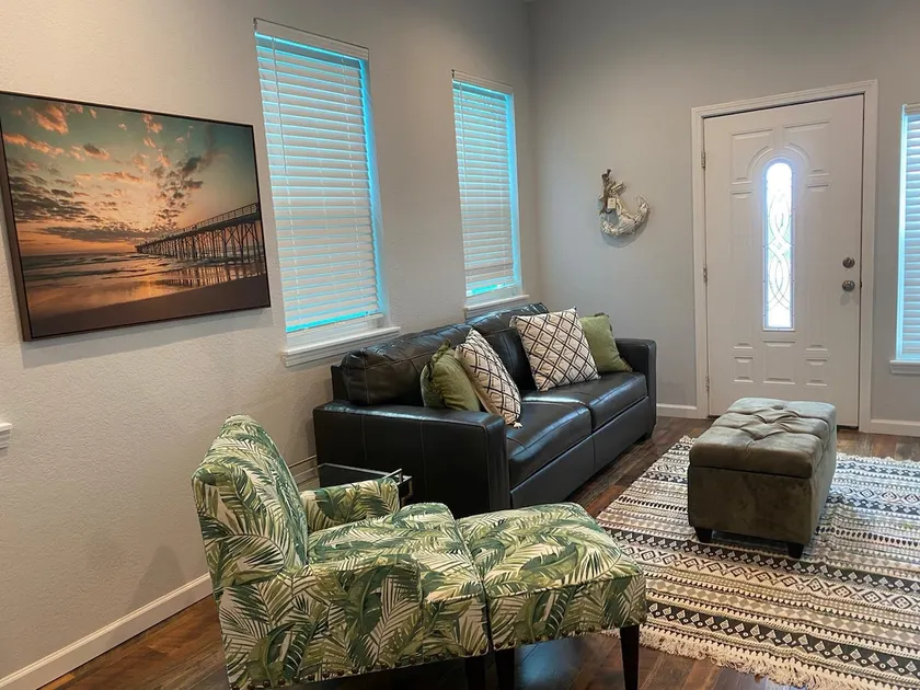 Galveston Retreat, Great Location and Balcony View - Image 1