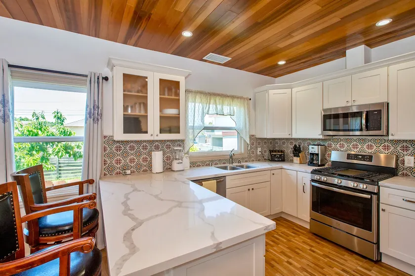 Luxury 2BR 2BA house, AC, near ferry, 2 parking - Image 1