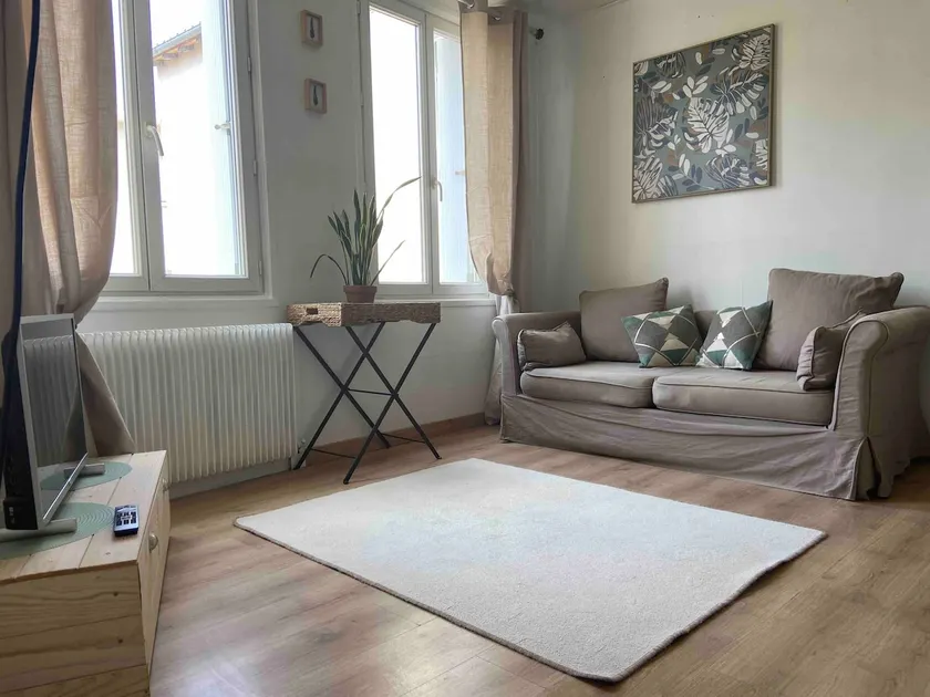 F3 apartment near the city center - Image 1