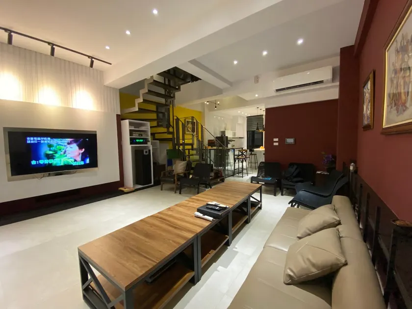 Manbu B&B, private building, elevator, 6 rooms, 18 people - Image 1