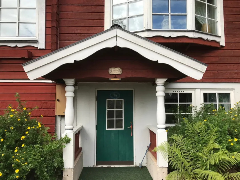 Private accommodation in a solid environment - Image 1