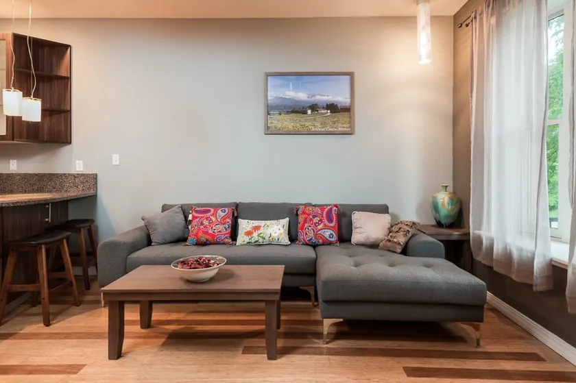 Luxury 2BD/2BH in Historic CWE/2EE - Image 1