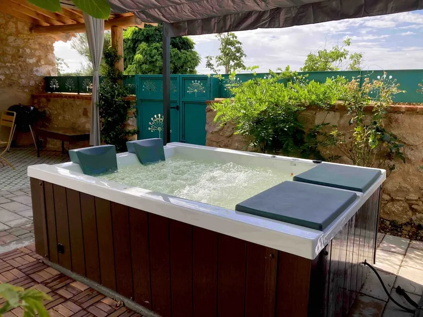 Caliandra. Jacuzzi and fireplace. - Image 1