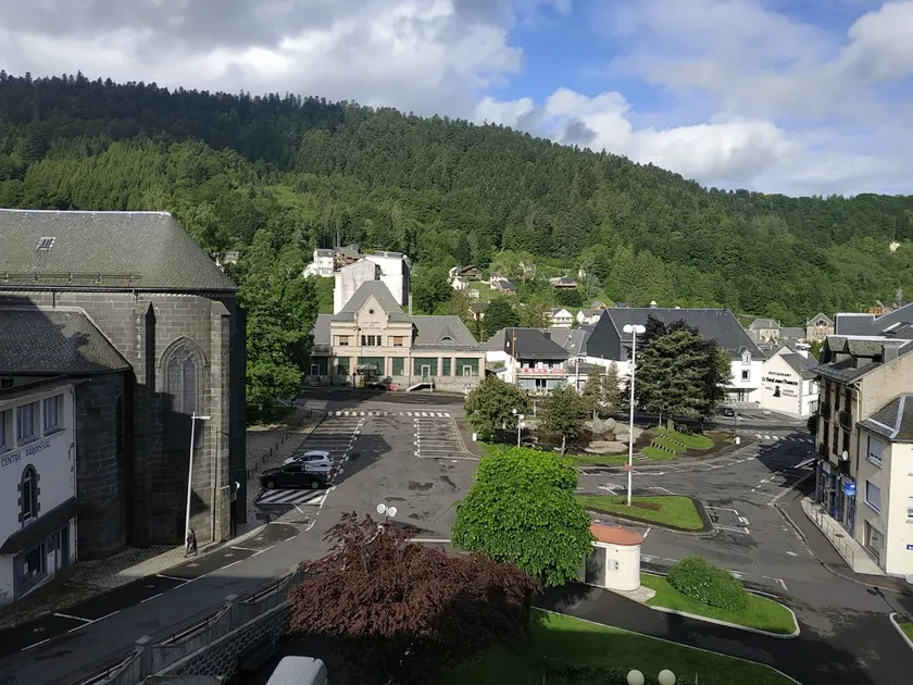 Village center, spacious accommodation for 6, skiing, hiking - Image 1