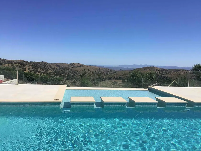 Smuk moderne spansk villa med pool og fantastisk udsigt - Image 1