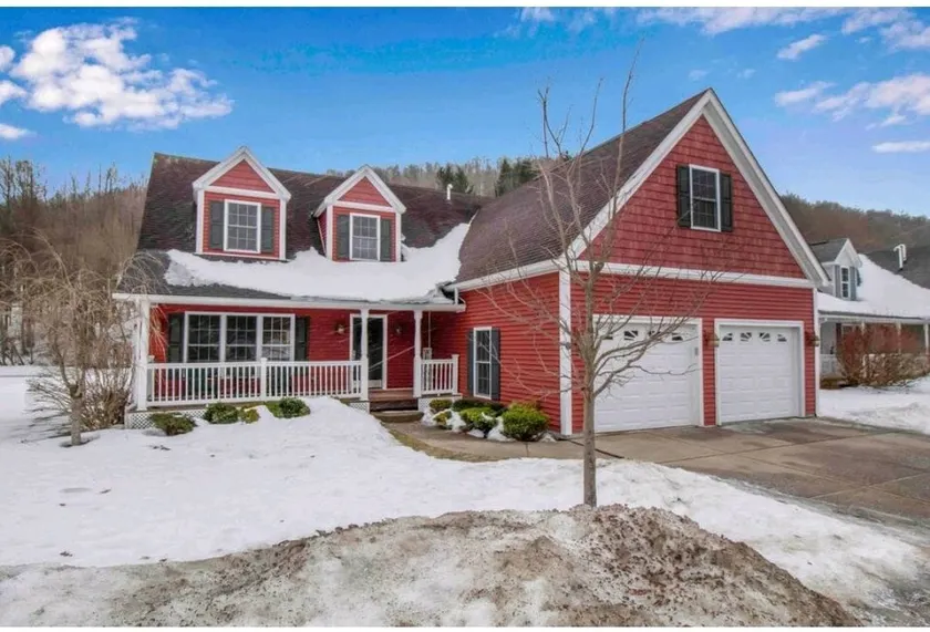 Walk to the Village. Cozy 4 Bedroom, 3 Bath Home - Image 1