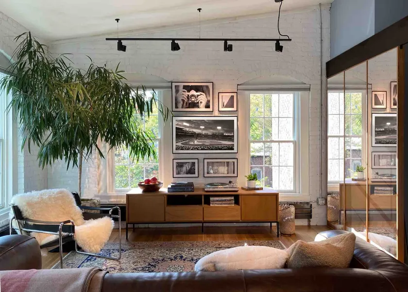 Button’s Modern Luxury Walkup DT - Image 1