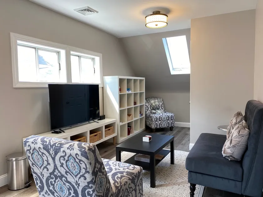 2nd floor Bryn Mawr apartment with private deck - Image 1