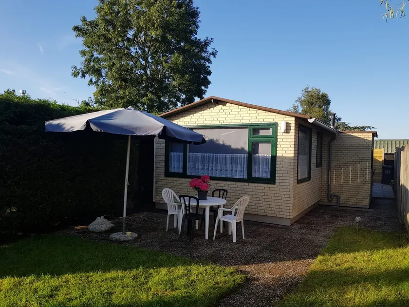 Cozy chalet in Opmeer near Amsterdam and Beach - Image 1