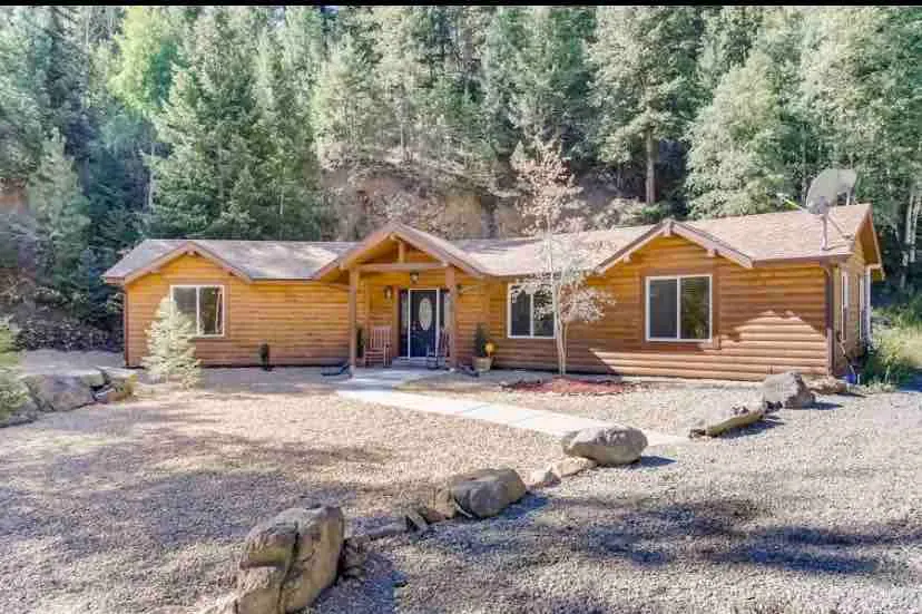 Private 2-bedroom cabin with indoor fireplace - Image 1