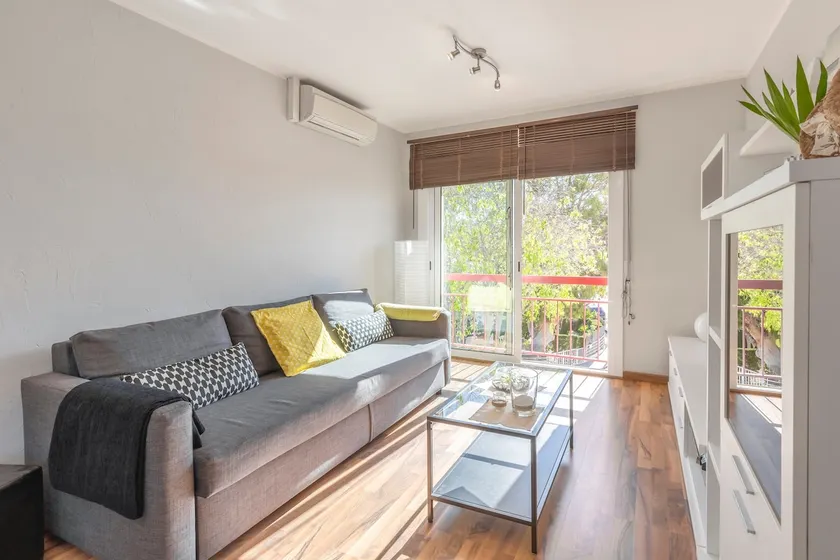 Bright modern flat at beach, sea view deck - Image 1