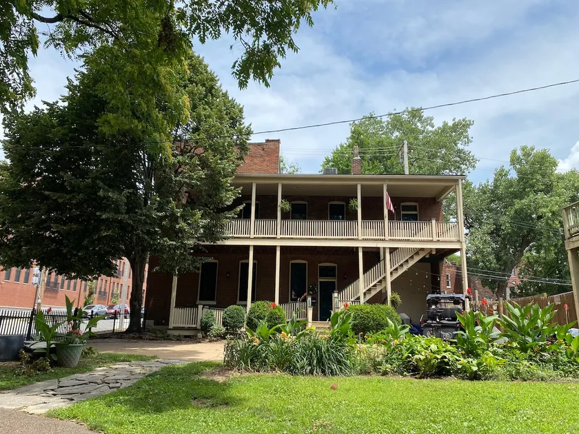 Soulard Little School & Gym - 3 bed 2 bath - Image 1