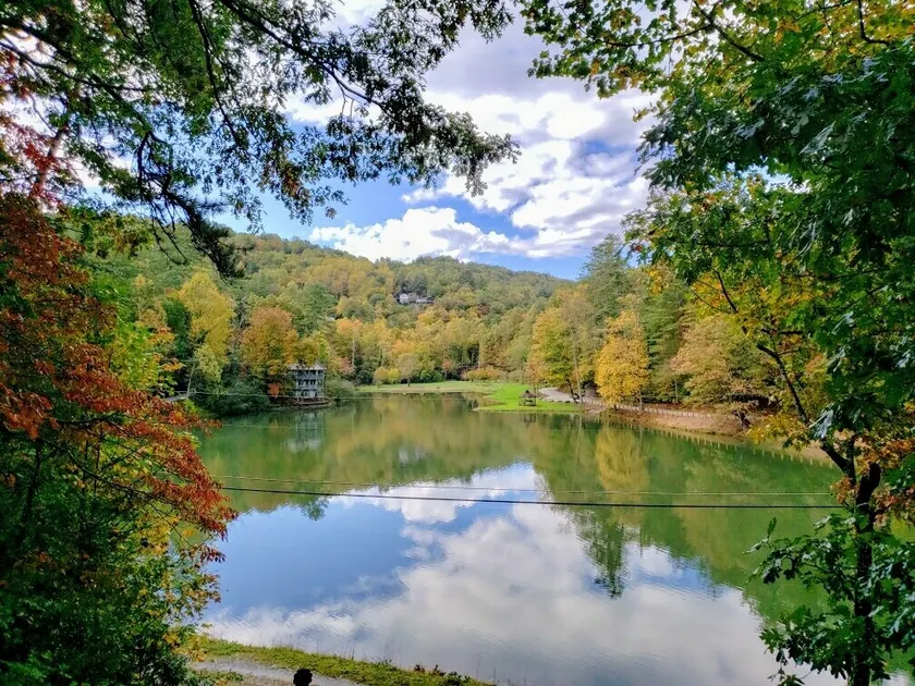 Lakeside Cabin, Gorgeous View, Cascading Water - Image 1