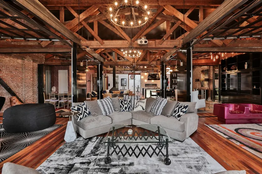 Close to Buffalo Trace/Transpo available-Must See - Image 1