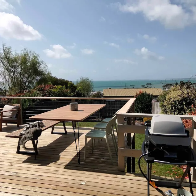 Lade Back-ocean views, close to beach, relaxing. - Image 1