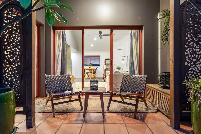 Maui - Central Byron. 1 min to beach. Free Parking - Image 1