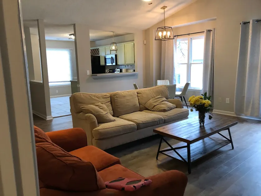 One level home in Cary Location !! - Image 1